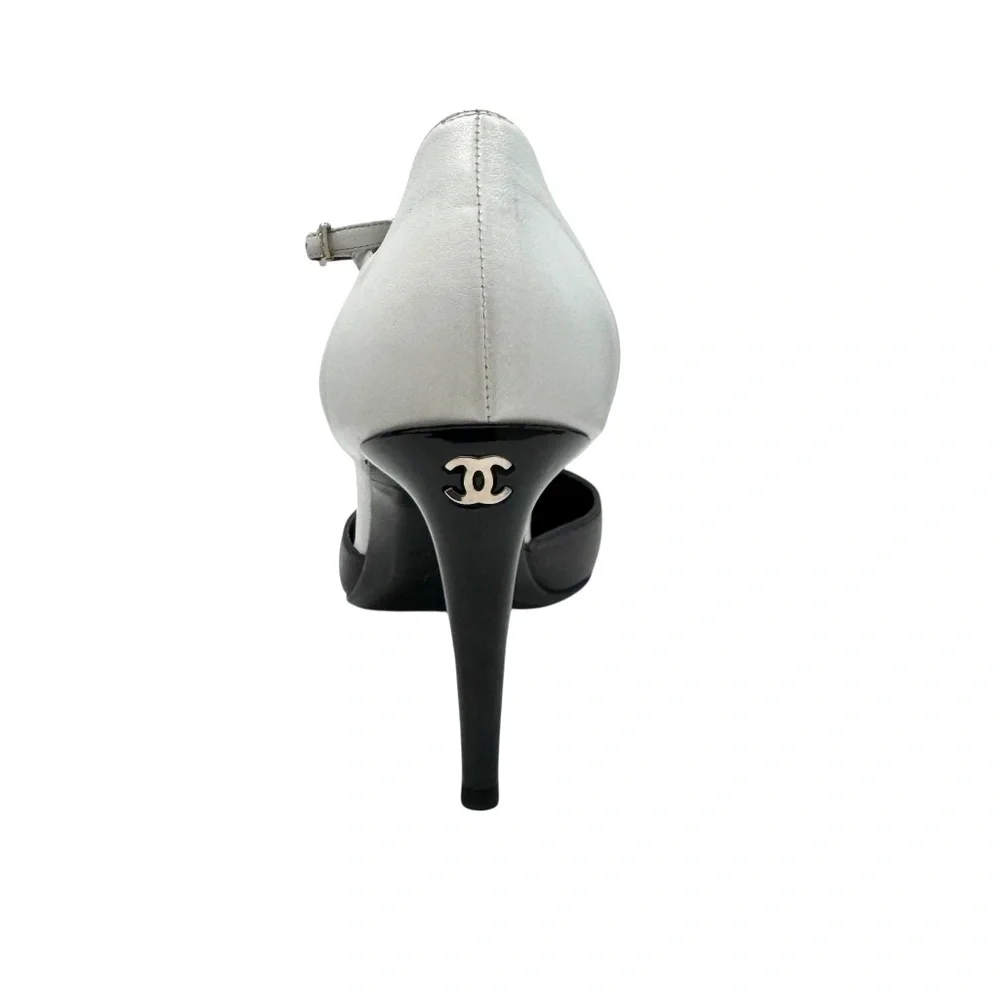 CHANEL BLACK AND WHITE CAP TOE ANKLE STRAP ROUND TOE STILETTO
